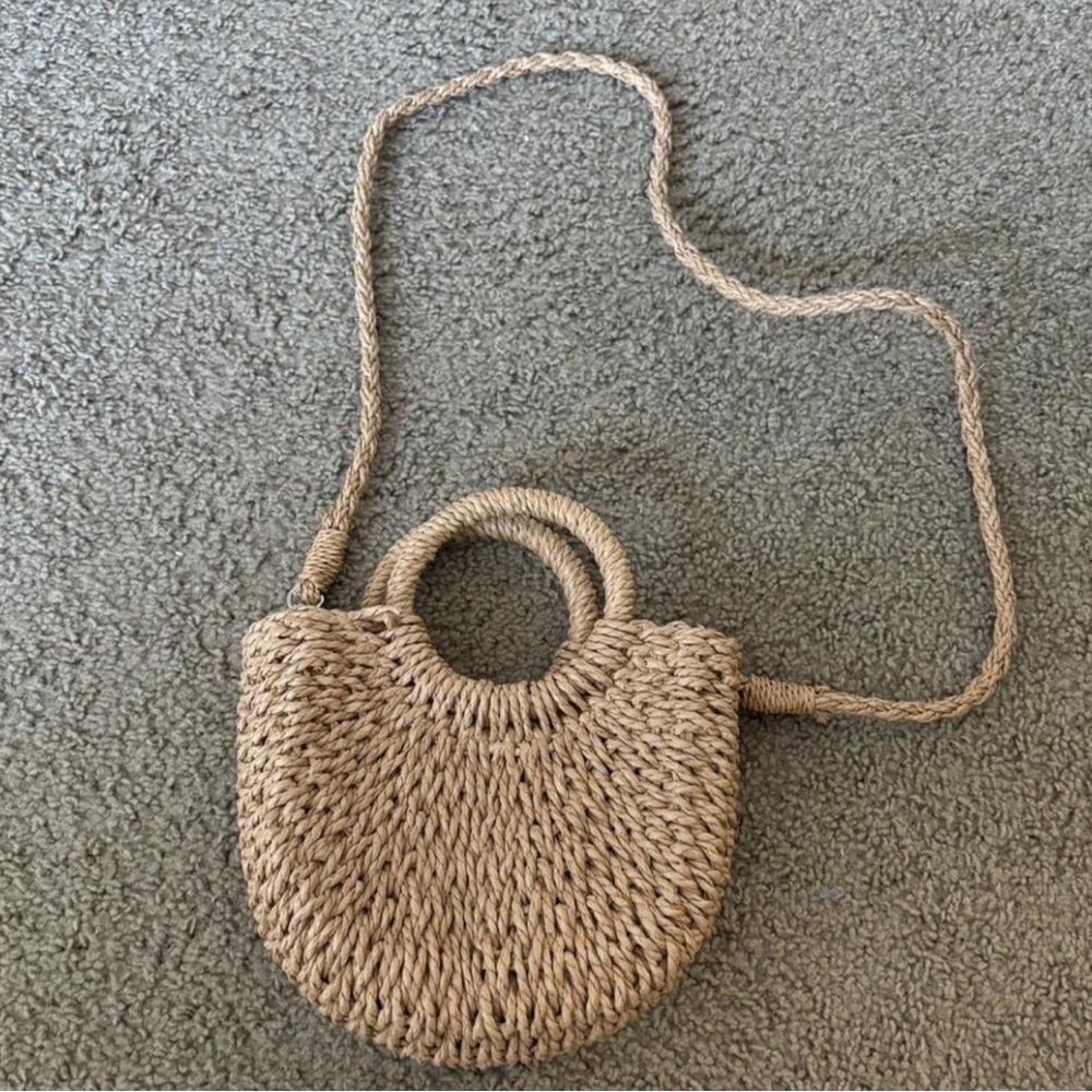 Elegant Tan Woven Handbag